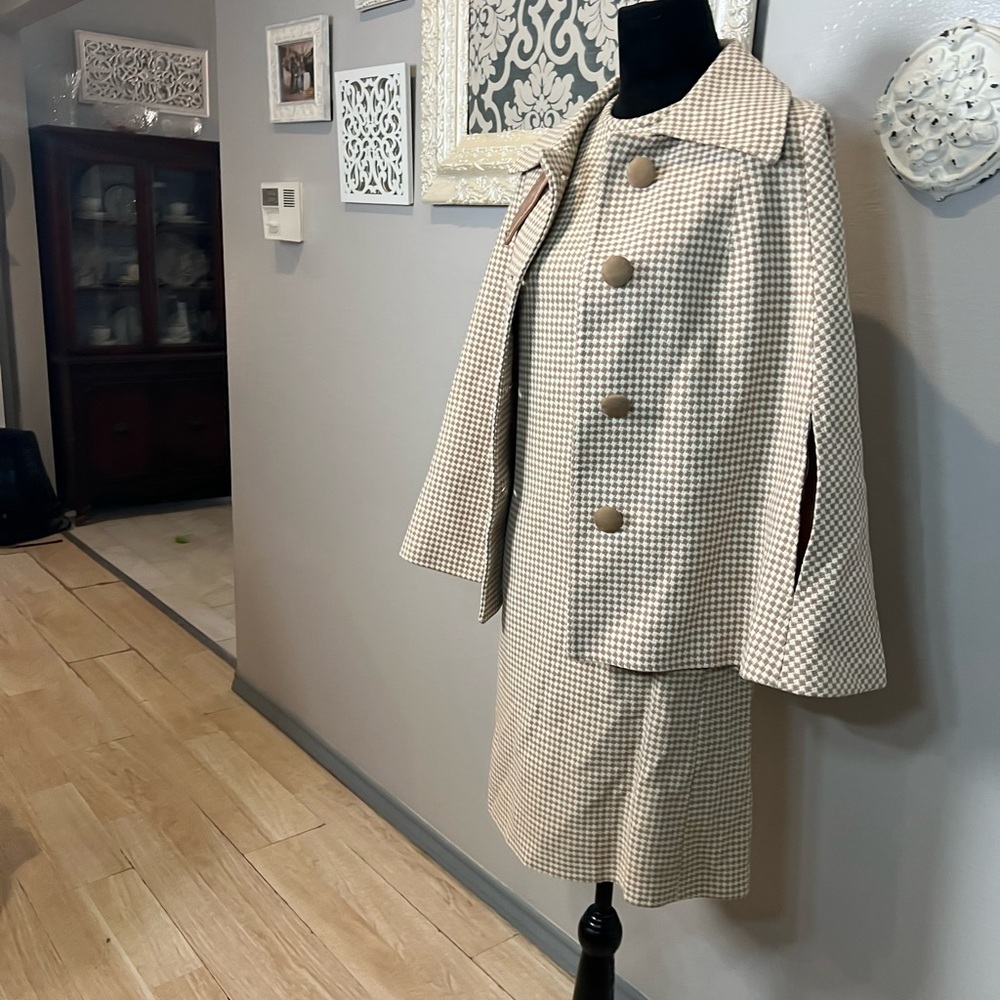 Vintage Houndstooth Skirt Suit with Cape Jacket - Neutral Tones - Picture 3 of 12